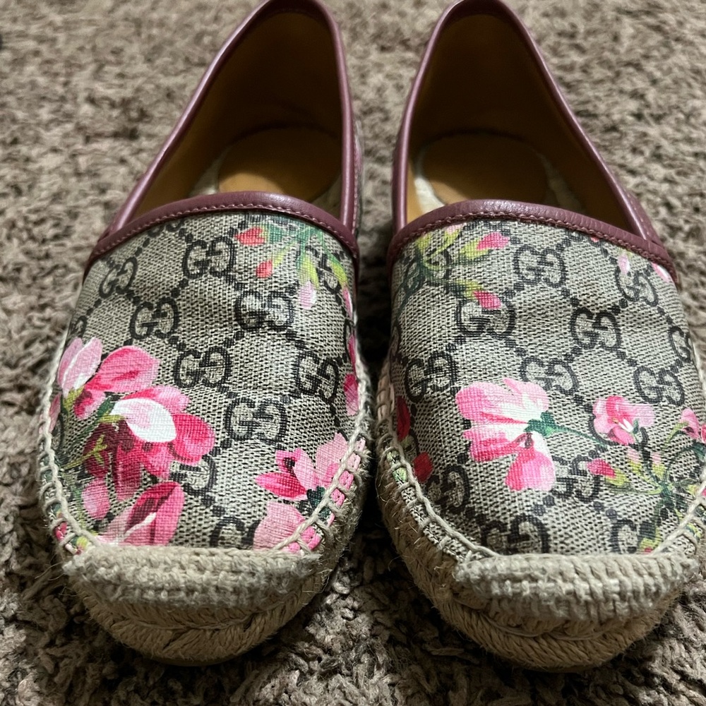 Beautiful Gucci Espadrilles with Blooms print